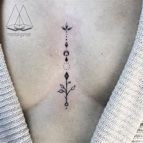 Significado del tatuaje en medio de los senos